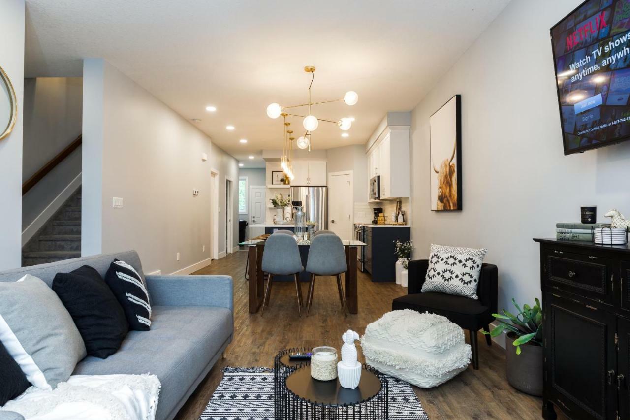 Contemporary Farmhouse Home - King Bed - Double Garage Parking - Free Wifi & Netflix - Long Stays Welcome Έντμοντον Εξωτερικό φωτογραφία